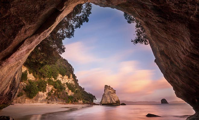 Se avessi l'opportunità di ammirare la seconda parte del mondo di Narnia Trilogy, hai sicuramente riconosciuto la spiaggia di Cathedral Cove all'inizio del film.