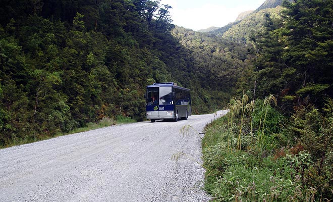 Na het oversteken van Lake Manapouri, moet u een bus nemen naar Wilmot Pass.