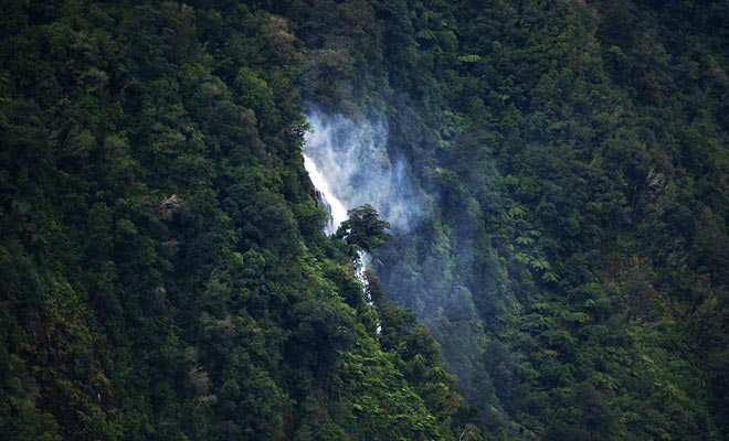 Helena Falls is een van de mooiste watervallen in de Doubtful Sound.