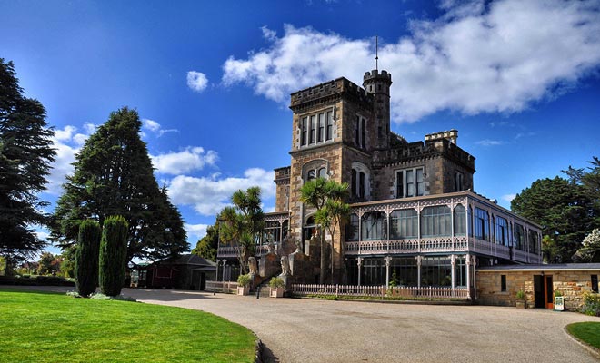 Si potrebbe quasi dire che non ci sono castelli in Nuova Zelanda. Castello di Larnach è presentato come tale, ma il nome è un po 'esagerato (rimane un luogo molto bello).