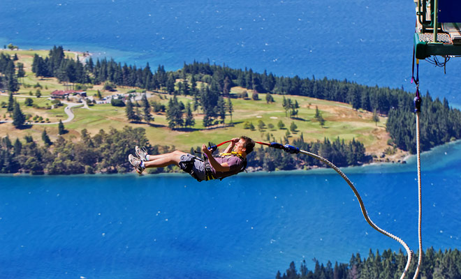 Er zijn talloze gratis activiteiten en ook betaalde activiteiten (meestal rondleidingen en extreme sporten zoals parachute of bungee jumping). Dit kan de enige echte klacht zijn die we in Nieuw-Zeeland kunnen maken: betaalde activiteiten zijn vrij duur, zelfs als u krijgt waarvoor u betaalt.