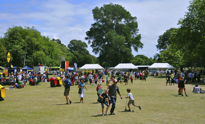 Er is niet strikt een seizoen voor festivals in Nieuw-Zeeland, zelfs als de mooie dagen grote outdoor evenementen zoals concerten hosten. Ongeacht welke periode je reist, is er zeker een festival om mee te doen.