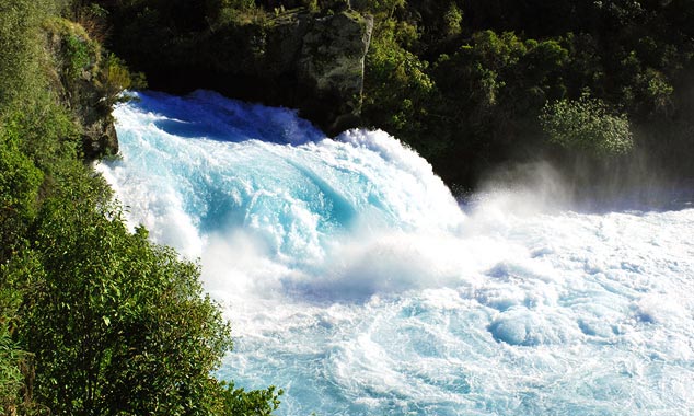 Le cascate Huka sono molto potenti.