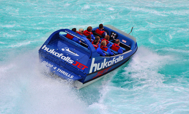 Non solo la ripresa del fiume è spettacolare, ma il punto culminante dello spettacolo si svolge alla fine del corso quando il jetboat si avvicina alle cascate Huka.