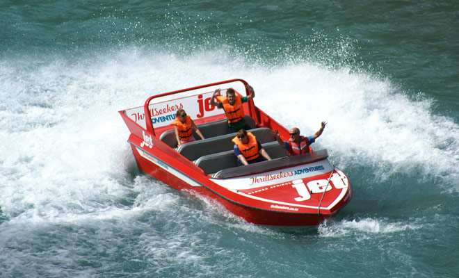 Hanmer Springs era originariamente un semplice centro termale, cercando di copiare Queenstown, che ora offre tour in jetboat.