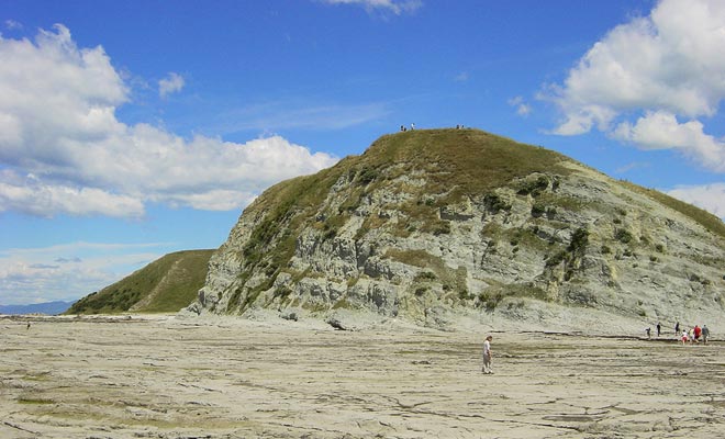 Het suikerbrood is een rotsformatie die u kunt bewonderen tijdens de Kaikoura Peninsula Walkway. Het wordt aangeraden om het niet te beklimmen, omdat de grond niet veilig is door de erosie. Dit voorkomt niet dat veel reizigers het doen, helaas!