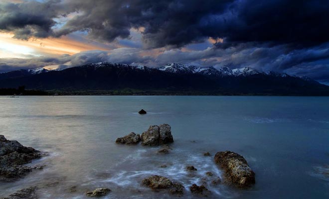 Het schiereiland Kaikoura biedt het zeldzame spektakel van de berg die de zee bereikt.