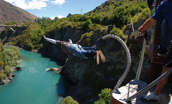 Het is een nationale trots: de bungee springen is uitgevonden in Nieuw Zeeland door AJ Hackett.