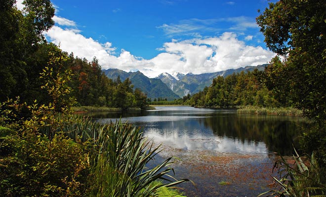 Il lago Matheson occupa lo spazio lasciato libero dopo la fusione di un grande ghiacciaio 14.000 anni fa.