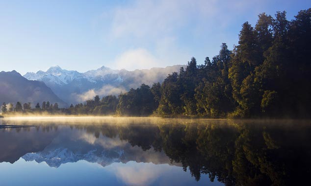 Il lago Matheson è famoso per la sua perfetta riflessione sulla montagna.