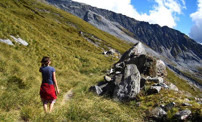 U kunt het hele jaar door wandelen, maar wandeltochten in de bergen hebben warme kleding nodig in de winter en zelfs in de zomer.