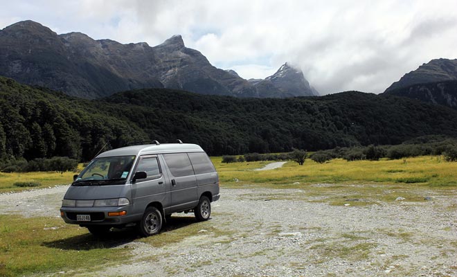 Gebruikte auto rijmt vaak met reparatie, vooral als u de eerste bus of camper koopt, omdat u de juiste ervaring niet heeft. Maar de kleine problemen die u op de weg zult treffen, zijn een onderdeel van veel werkvakansies.