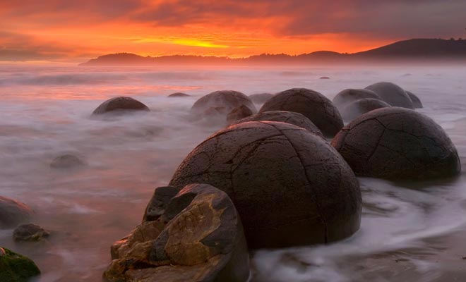 L'origine è extraterrestre? Chi sa ... Quello che è certo, d'altra parte, è che simili formazioni rocciose esistono sul pianeta Marte.