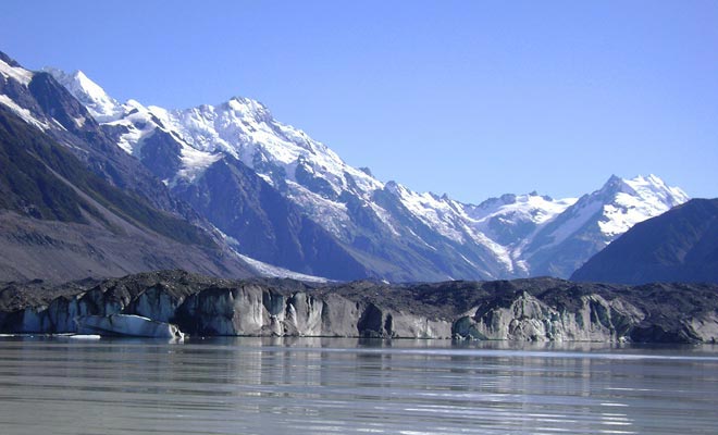 Het is de opwarming van de aarde die de Tasman Gletsjer smolt, die aan het ijsmeer bevond. Het is waarschijnlijk dat de gletsjer in enkele decennia volledig verdwenen zal zijn. Reden meer om te schieten om het te bezoeken