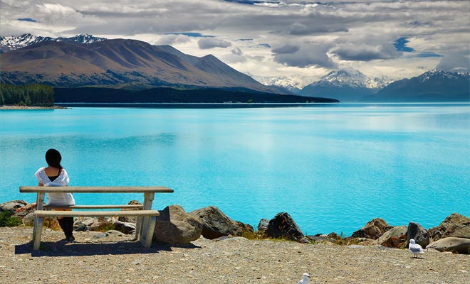 De turquoise schaduw van het meer Pukaki maakt het mogelijk om spectaculaire foto's te maken. Voor veel reizigers is dit de voorlaatste fase alvorens terug te keren naar Europa.