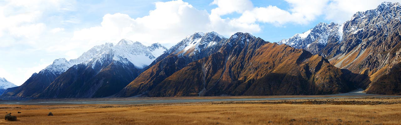 The steep cliffs are suitable for avalanches.