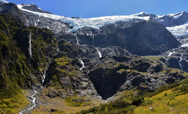 La selvaggina dei paesaggi è una costante sulle due isole del paese.