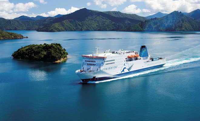 U kunt uw voertuig boord op de Interislander veerboot of van u voertuig veranderen van het ene eiland naar het andere. Veerbootkaarten kunnen direct op het internet geboekt worden.