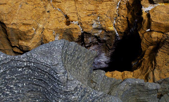 Le grotte marine non sono sempre accessibili a bassa marea. Alcuni sono ancora inesplorati.