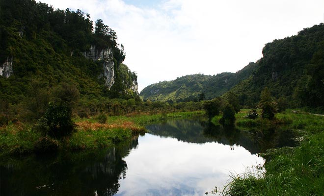 Con 380 km2 di foresta vergine, il parco nazionale di Paparoa è ancora sconosciuto al grande pubblico. Eppure, canoa o equitazione sono semplicemente fantastici!