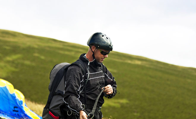 Le principali città che offrono parapendio sono nell'ordine Queenstown, Wanaka e Nelson. I punti di salto sono installati sulla cima delle montagne o sulle scogliere che sovrastano l'oceano.