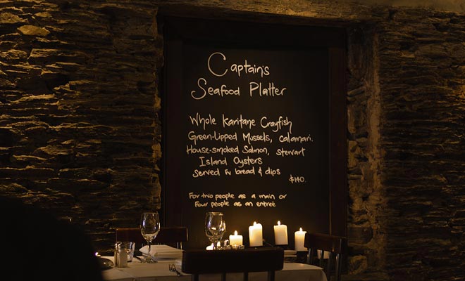 The Captains is een uitstekend restaurant in Queenstown. De gevulde sfeer is ideaal om te herstellen na een drukke dag. In de borden, een vlees dat de eerste prijs van het land won.