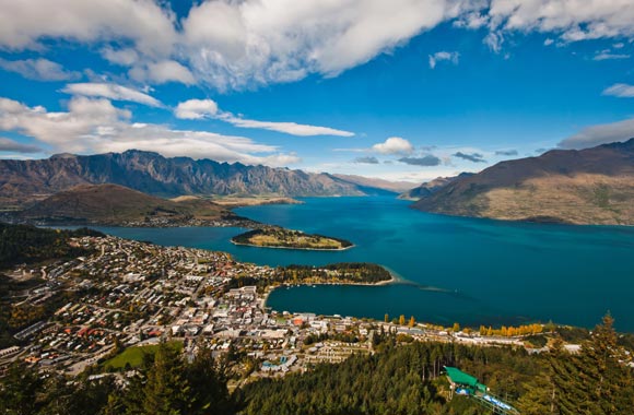 De stad Queenstown is gelegen op het Zuidereiland van Nieuw-Zeeland. Het heeft de verdiende reputatie om de wereldstad van avontuur te zijn.