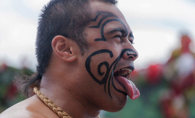 I viaggiatori tendono a ridurre la cultura Maori a semplici haka. Questa danza, anche se di grande importanza per i neozelandesi, rappresenta solo una piccola parte della cultura del paese.