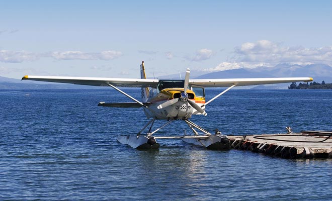 Se il budget lo consente, puoi volare su un idrovolante. L'abbandono e l'atterraggio sull'acqua è un'esperienza in sé. Volare sopra i laghi della zona è altamente raccomandato.