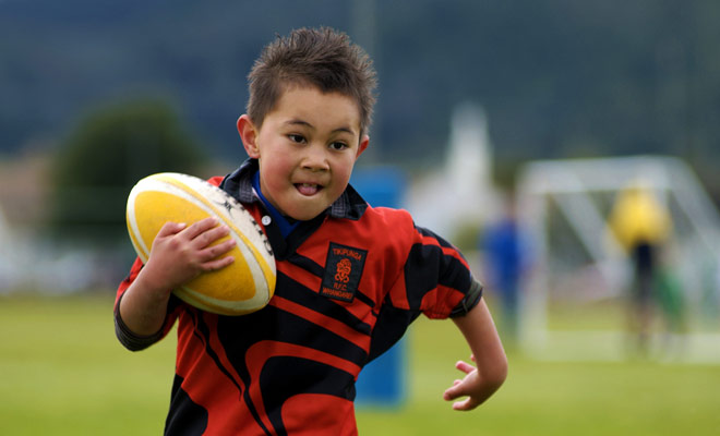 Tussen de Nieuw-Zeelanders en rugby is het een oud liefdesverhaal! Deze sport wordt op school gegeven en elke kans is goed om een ​​ovale bal te krijgen voor een geïmproviseerd spel.