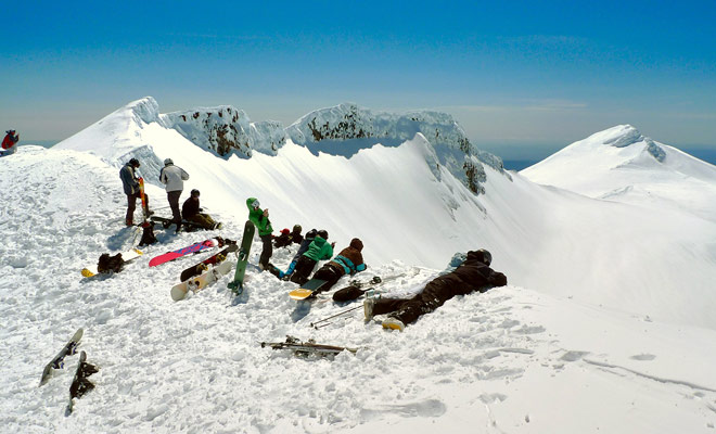 Het resort van Mount Taranaki biedt de goedkoopste pakketten van het land, omdat het resort zowel klein als zijn tracks van een formidabel niveau is. Als je een goede skiër bent, heb je je geluk gevonden!