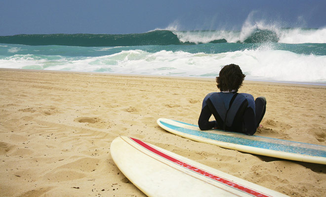 Surfen is een sport die totale concentratie vereist en alle spieren van het lichaam gebruikt. De eerste sessies zijn erg leuk, maar ook erg vermoeiend.