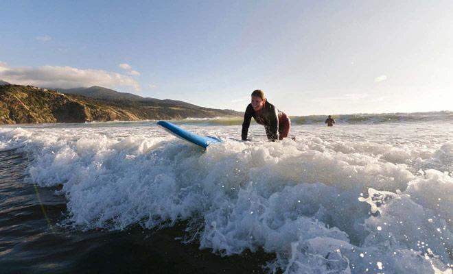 Kiwi-surfen is nog makkelijker, aangezien er een indrukwekkend aantal surfscholen in het hele land zijn, waaronder Raglan en Dunedin.