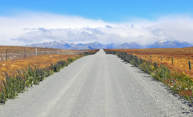 Una piccola parte del Te Araroa Trail confina ancora con le strade. Ma sono in corso negoziati per limitare questi passi dolorosi e eliminarli completamente nel lungo periodo.