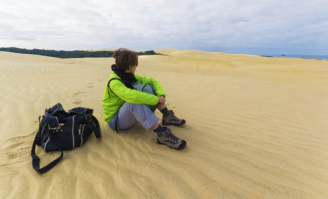 Zand surfen is een onverwachte strand activiteit! U hoeft gewoon een surfplank te huren om de hellingen af ​​te dalen tot u de zee bereikt.