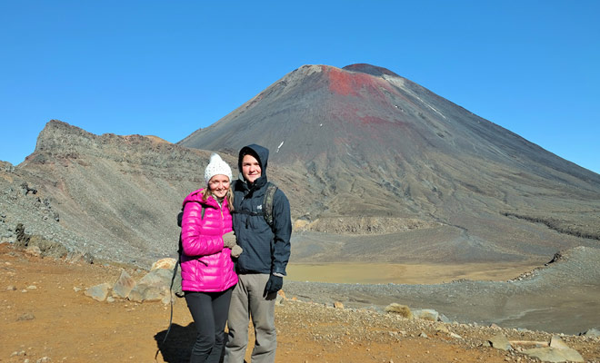 Julie e Quentin percorsero i 19,6 km del famoso attraversamento di Tongariro. Il trekking attraversa paesaggi grandiosi che hanno servito come luogo di ripresa per il Signore degli Anelli.