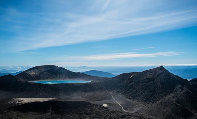 We lezen alles en het tegenovergestelde op de Tongariro. Sommige reizigers zeggen dat de beroemde dagtocht een briesje is, anderen onderstrepen hoe moeilijk het kan zijn. In werkelijkheid hangt het allemaal af van je leeftijd en je training. Als u elke week in de praktijk bent, moet u zonder veel moeite ermee wegkomen.