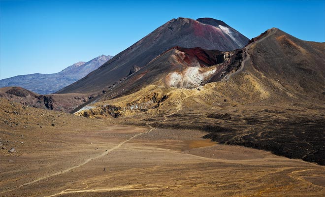 Of het nu in de zomer of in de winter is (wanneer het sneeuw bedekt is), geeft de kruising van de centrale krater geen moeite. Je moet gewoon naar het blauwe meer gaan.