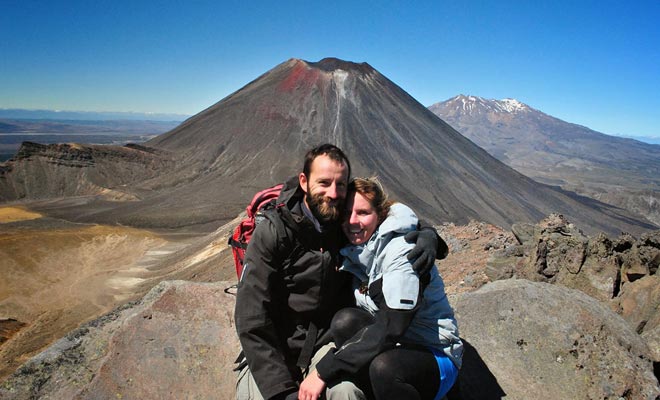 Jaar na jaar groeit de populariteit van Tongariro Crossing, en de wandelpad is druk in de zomer, maar de enorme landschappen blijven spectaculair.