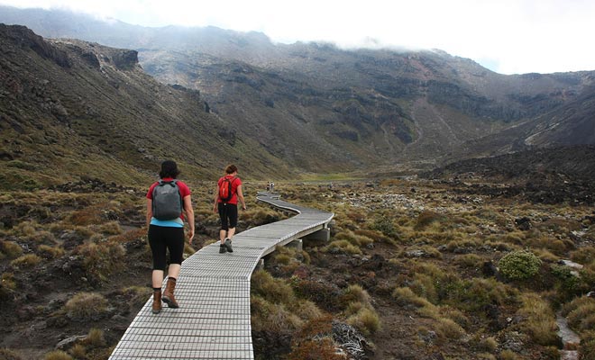 Het begin van de wandeling is makkelijk, maar in de ochtend kan het erg cool worden, vooral in het voorjaar. Begin langzaam om uw kracht te behouden tijdens de volgende hemelvaartfase.