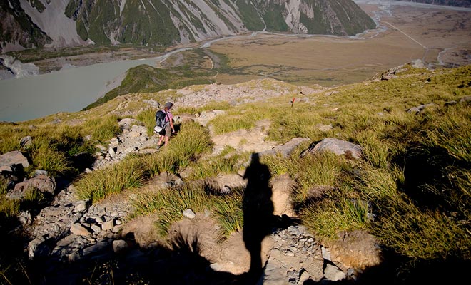 Mentre è relativamente facile viaggiare in autostoppisti in Nuova Zelanda (spesso i Kiwi si ferma), a volte è necessario attendere più di due ore nelle aree deserte dell'isola del sud. Dovresti avere il tuo equipaggiamento da campeggio in caso di problemi!