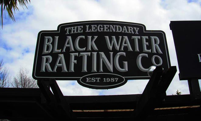 Tre escursioni sono offerte da The Black Water Rafting Company.