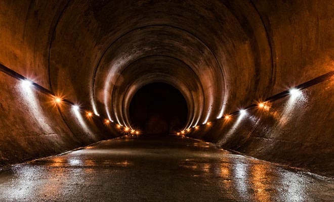 L'accesso alla caverna di Waitomo è stato organizzato per ospitare un gran numero di visitatori.