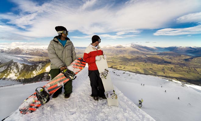 Se riesci a lavorare in un resort di montagna, è probabile che avrai un passaggio gratuito. Avrai la felicità di godervi le piste se non sei troppo stanco dopo il tuo lavoro.