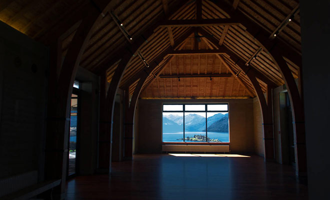 Visitando la vigna del Rippon Vineyard, potrete gustare il migliore Pinot Noir della regione mentre ammirate il panorama sul lago Wanaka (e sull'isola di Ruby). La grande sala di ricevimento costruita in legno è assolutamente mozzafiato!