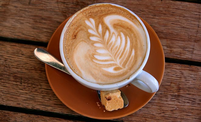 Sinds de Kiwi's koffie hebben ontdekt, is de thee van vijf uur in daling. Er zijn geen cafes die in Auckland zijn geopend.