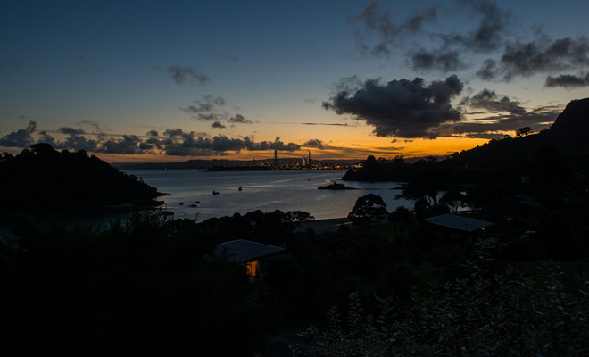 Terwijl de stad Whangarei zelf nogal wat activiteiten biedt, biedt het gebied er veel rondleidingen en wandelingen aan. Er is ook een mogelijkheid om te zwemmen in Matapouri Bay.