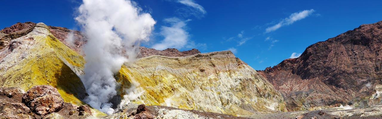 Bezoek de actieve vulkaan van het White Island in Nieuw-Zeeland.