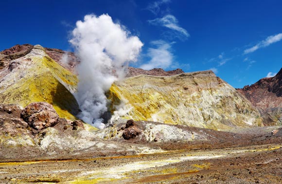 Het bezoeken van vulkanen is geen gewone ervaring! De ervaring is meestal gereserveerd voor vulkanologen. White Island, van de Bay of Plenty, wordt bezocht door ervaren gidsen.