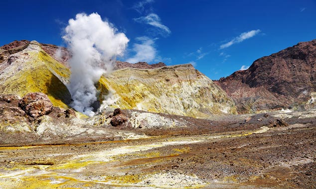 Visita il vulcano attivo di White Island in Nuova Zelanda.